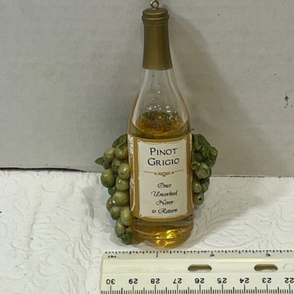 Pinot Grigio White Wine Bottle w/Green Grapes Hanging Plastic Ornament4"Tall - Picture 10 of 12